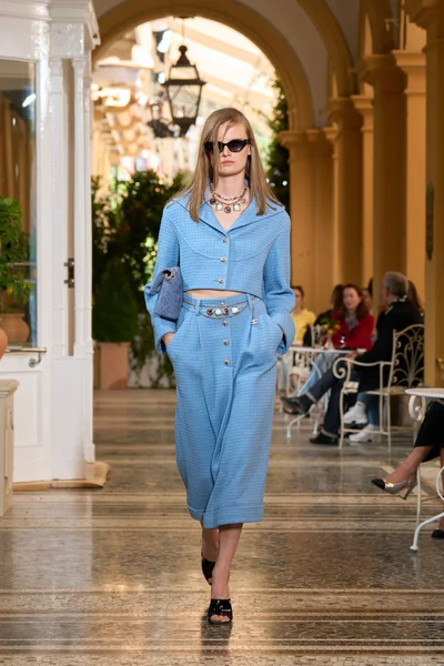 Look 30
